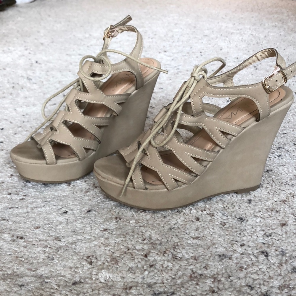 Nude Wedges